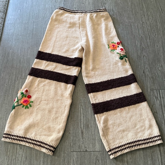 POL Sweater Pants w/Knitted Flowers NWOT - Picture 4 of 10